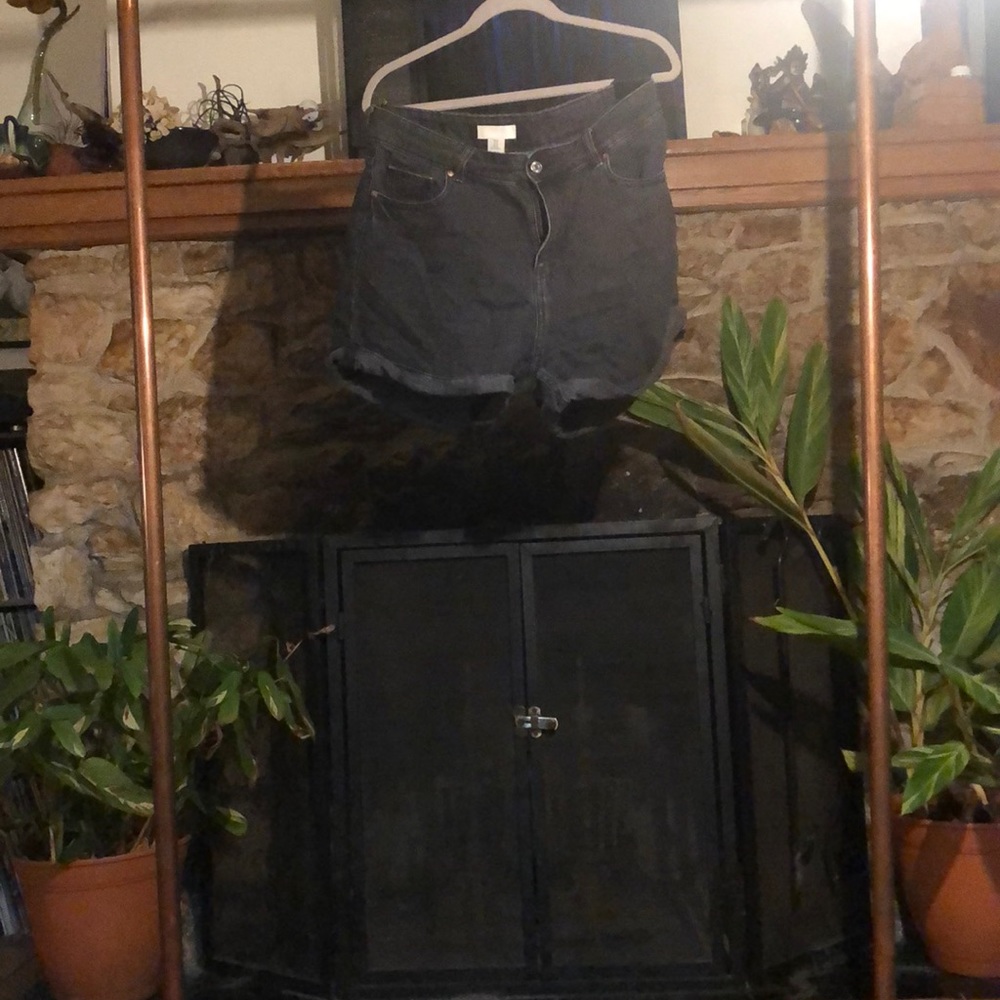 H&M size 42 cuffed denim shorts